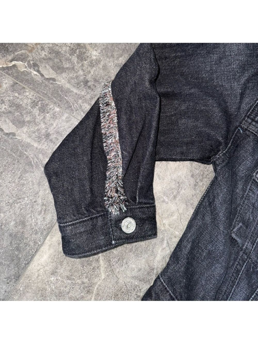 7 For All Mankind Dark Denim Jean Jacket With Fray Neck 100% Cotton Size XS NWT - Picture 6 of 7